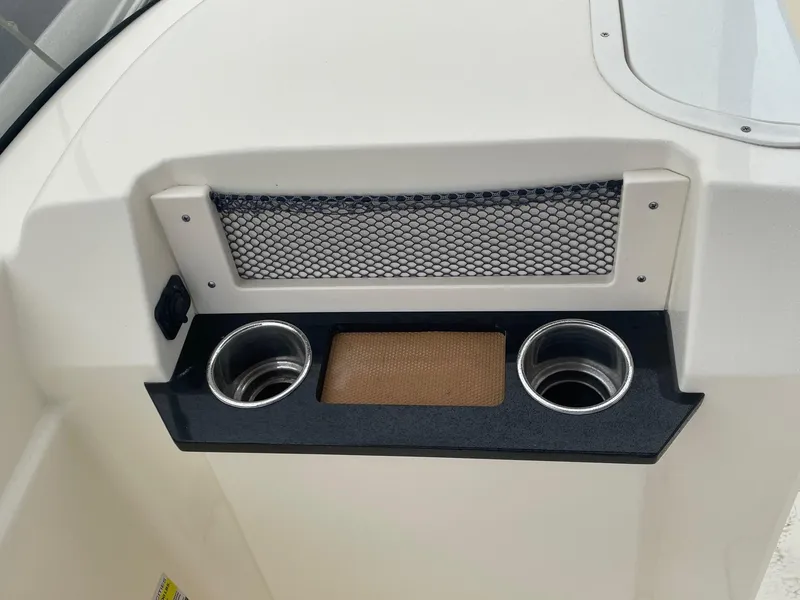 Slide: The Image of Scout 215 Dorado 2022 - 8