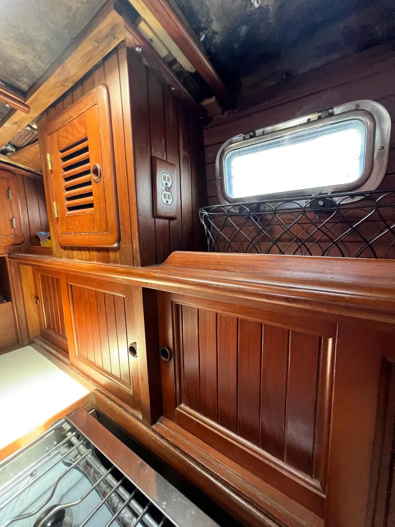 Slide: The Image of Vagabond Ketch 1987 - 35