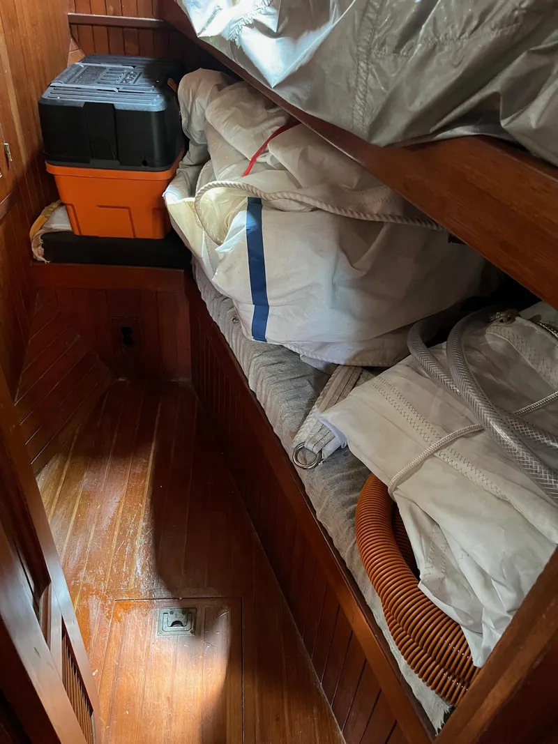 Slide: The Image of Vagabond Ketch 1987 - 38