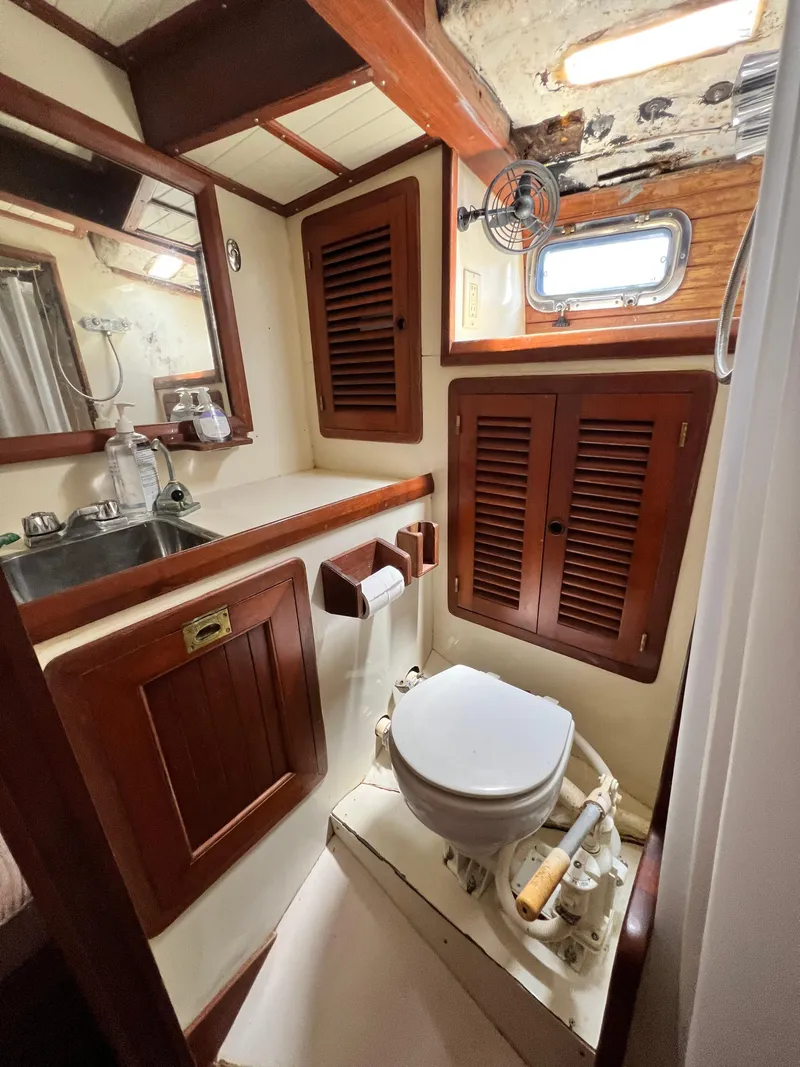 Slide: The Image of Vagabond Ketch 1987 - 43