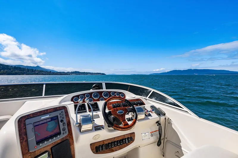 Slide: The Image of Flybridge Helm - 25