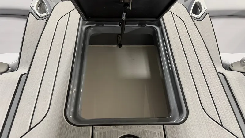 Slide: The Image of MasterCraft X24 2025 - 18
