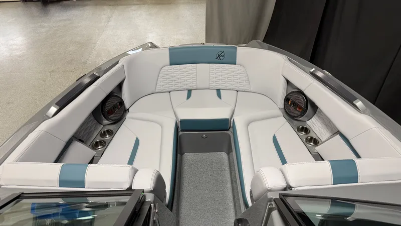 Slide: The Image of MasterCraft X24 2025 - 87