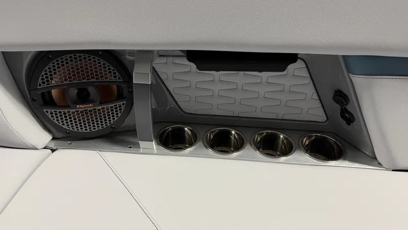 Slide: The Image of MasterCraft X24 2025 - 42