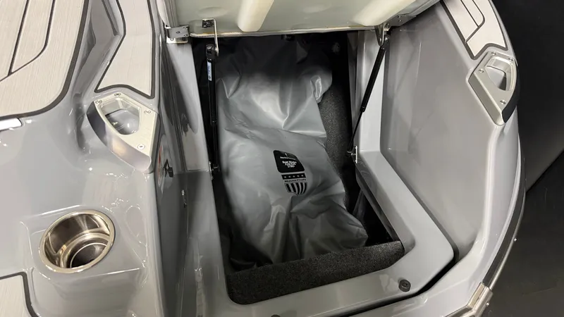 Slide: The Image of MasterCraft X24 2025 - 15