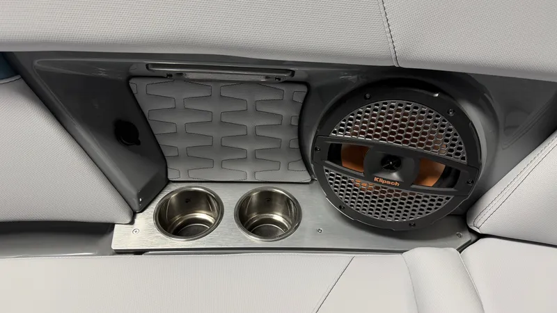 Slide: The Image of MasterCraft X24 2025 - 89