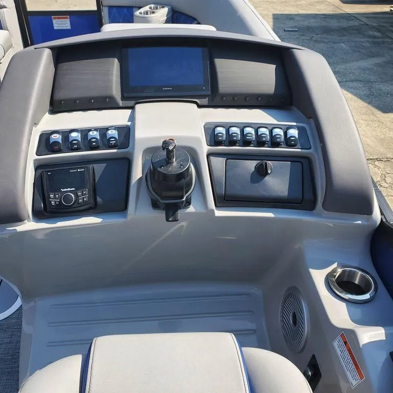 Slide: The Image of Bennington 24LXSSB 2025 - 9