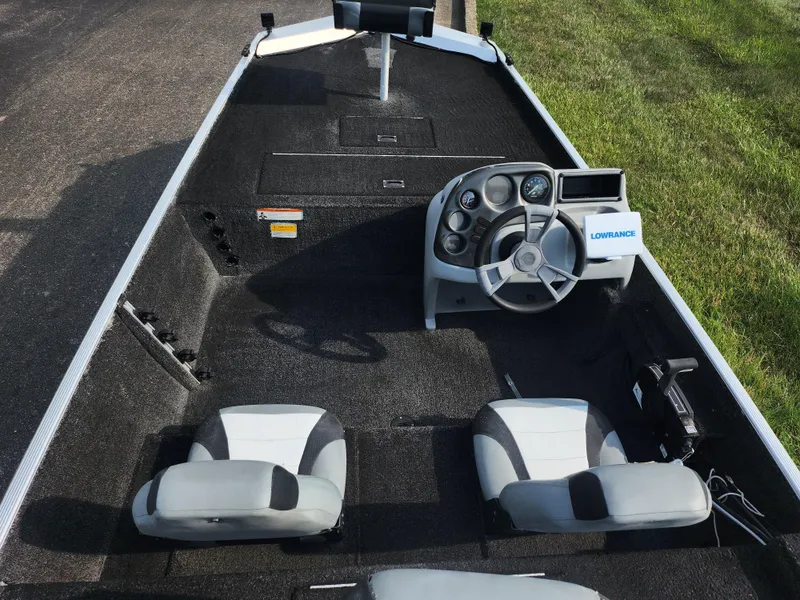 Slide: The Image of Lowe Skorpion 2015 - 16