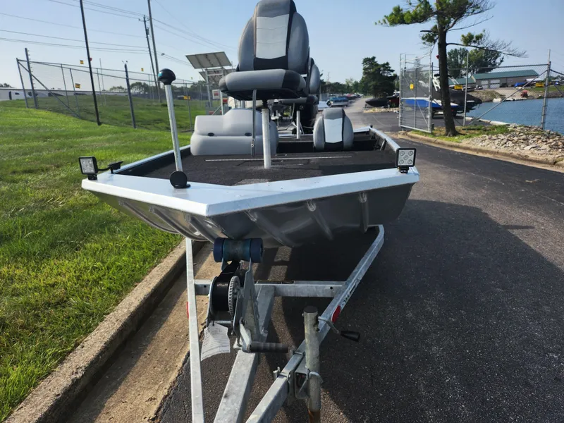 Slide: The Image of Lowe Skorpion 2015 - 6