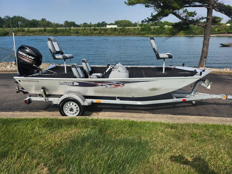 Slide: The Image of Lowe Skorpion 2015 - 9