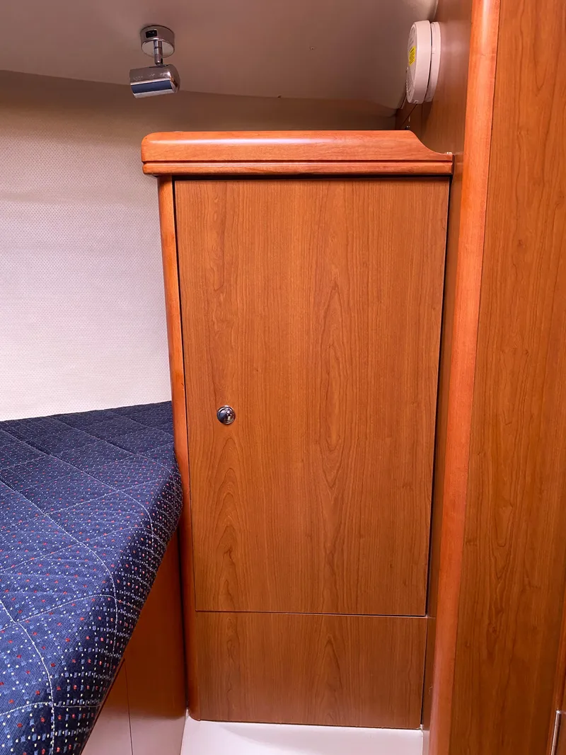 Slide: The Image of Hunter 33 2008 - 104