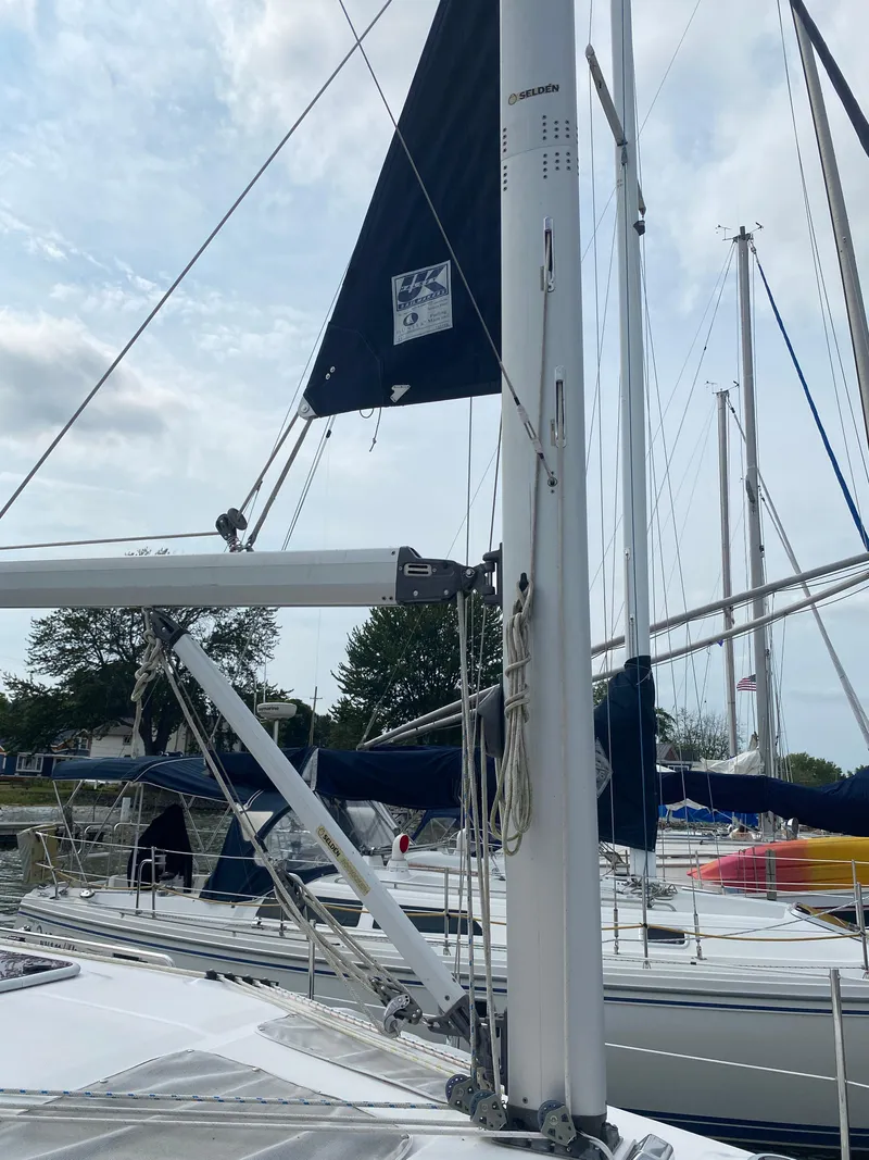 Slide: The Image of Sailboat mast and rigging of a 2008 Hunter 33 at a marina. - 30