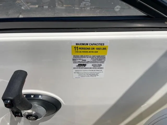 Slide: The Image of Bayliner DX 2250 boat capacity label, 11 persons or 1552 lbs, 2021 model. - 14