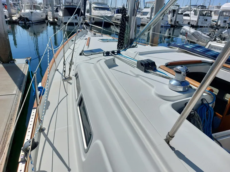 Slide: The Image of Beneteau Oceanis 42CC sailboat deck, 2002 model, docked in marina. - 18