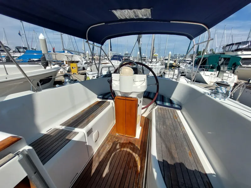 Slide: The Image of Beneteau Oceanis 42CC 2002 sailboat cockpit with wooden deck and steering wheel. - 25