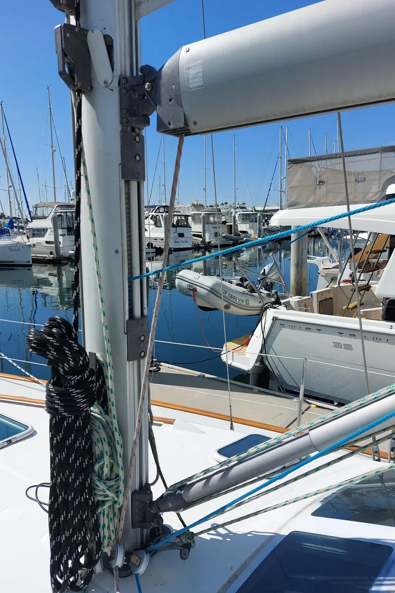 Slide: The Image of Beneteau Oceanis 42CC sailboat, 2002 model, docked in a marina with clear blue skies. - 30