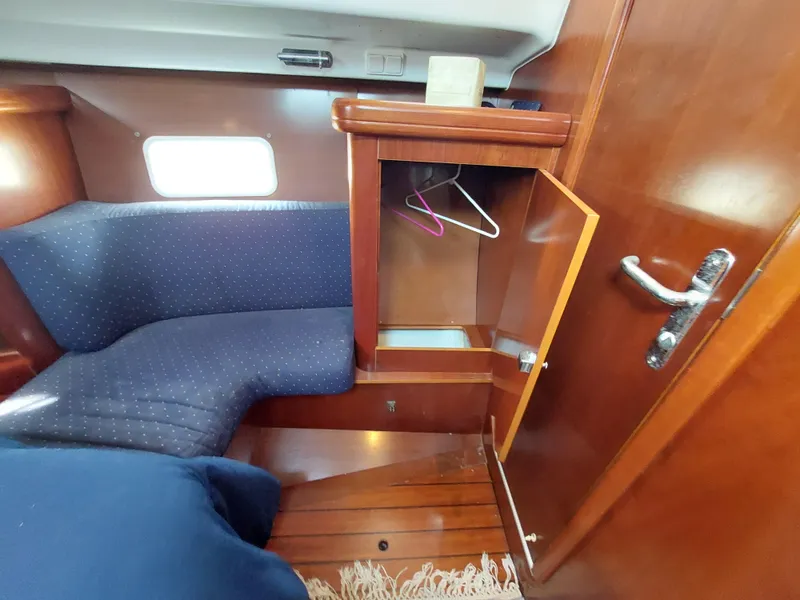 Slide: The Image of Beneteau Oceanis 42CC 2002 - 54
