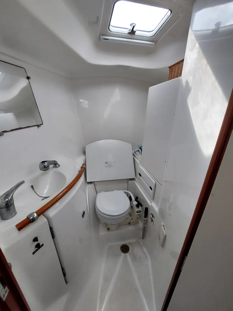 Slide: The Image of Beneteau Oceanis 42CC 2002 - 63