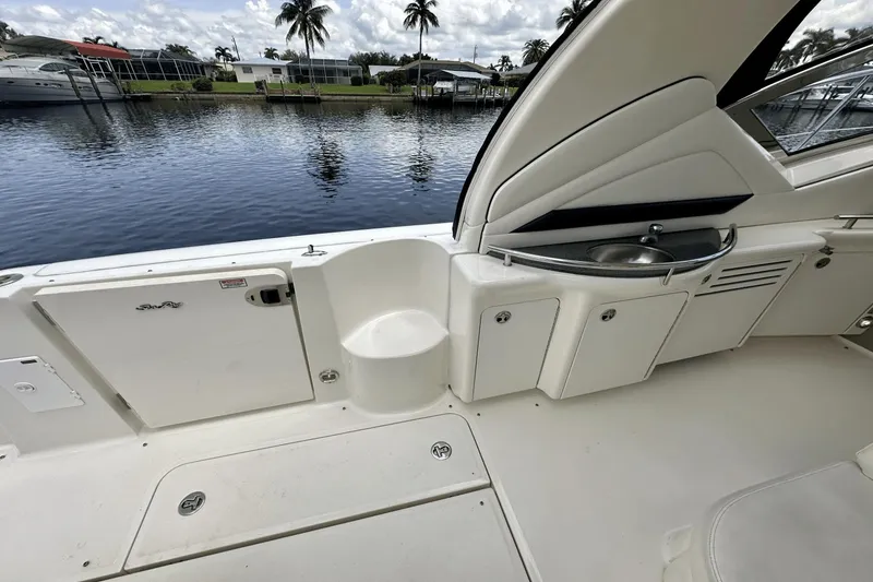 Slide: The Image of Sea Ray 390 Sundancer 2005 - 16