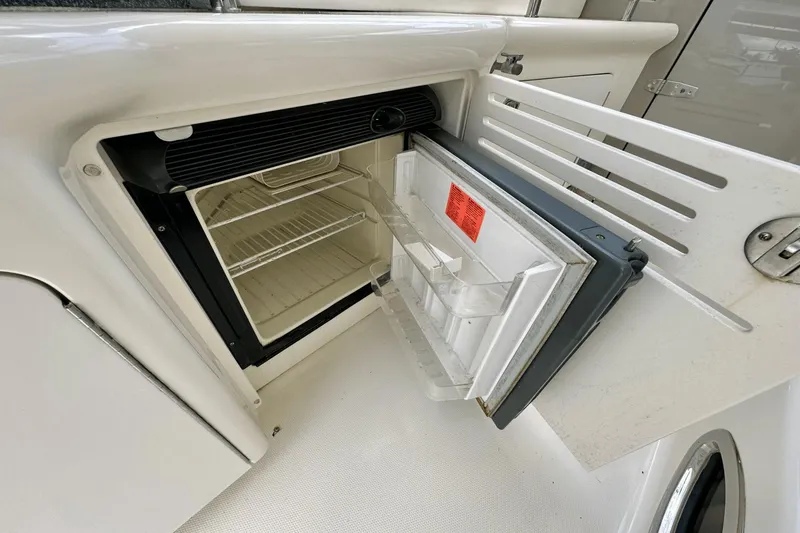 Slide: The Image of Sea Ray 390 Sundancer 2005 - 18
