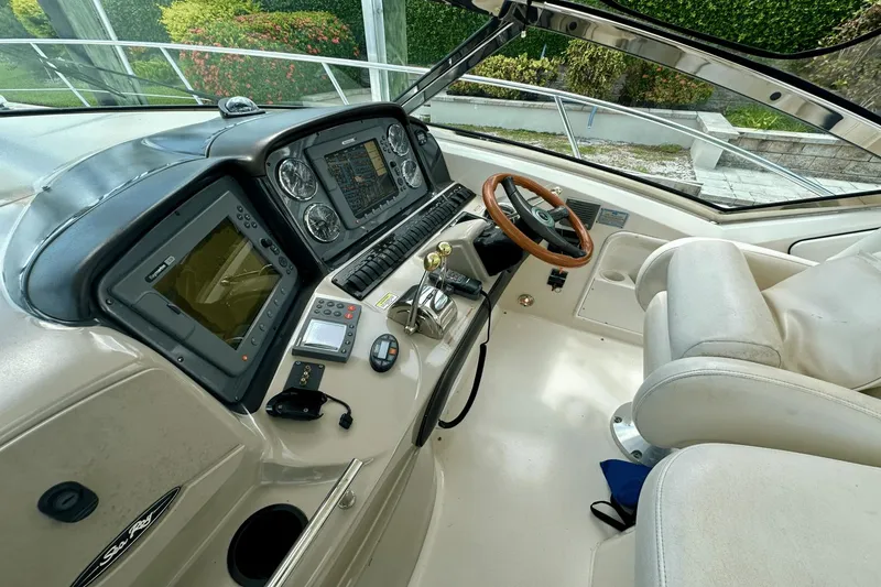 Slide: The Image of Sea Ray 390 Sundancer 2005 - 22