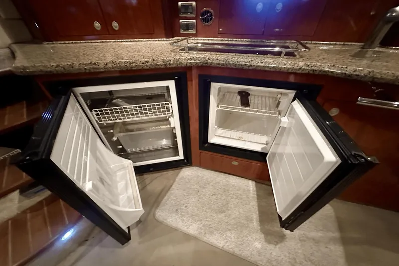 Slide: The Image of Sea Ray 390 Sundancer 2005 - 37