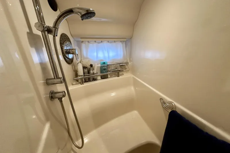 Slide: The Image of Sea Ray 390 Sundancer 2005 - 43