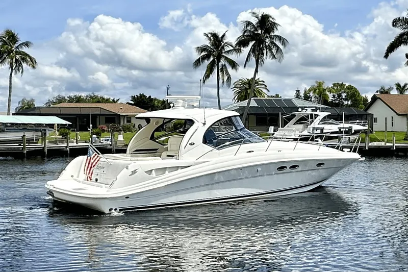 Slide: The Image of Sea Ray 390 Sundancer 2005 - 6