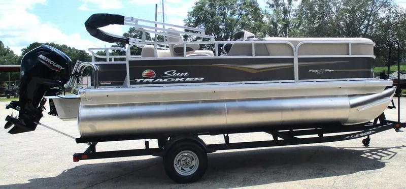 Slide: The Image of 2024 Sun Tracker PARTY BARGE® 18 DLX pontoon boat on trailer, side view. - 4