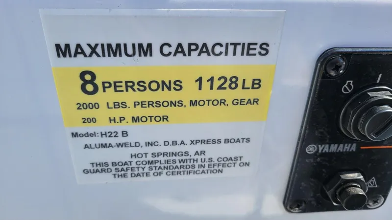 Slide: The Image of Capacity label on 2025 Xpress H22 Bay boat with Yamaha Vmax 175 SHO engine. - 8