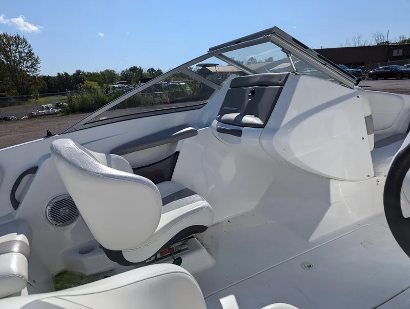 Slide: The Image of Sea-Doo 180 Challenger 2010 - 9