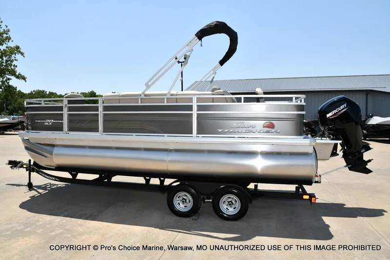 Slide: The Image of Sun Tracker Fishin' Barge 20 DLX 2025 - 13