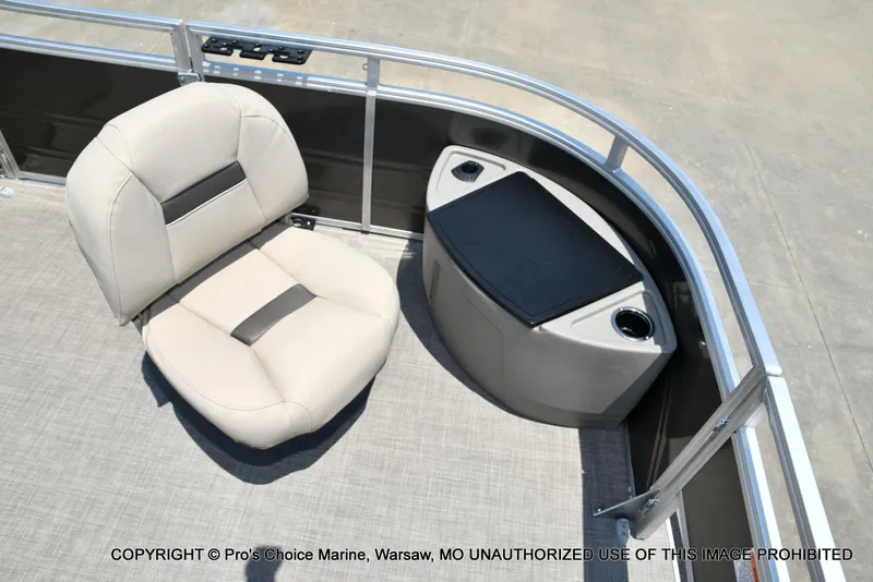 Slide: The Image of Sun Tracker Fishin' Barge 20 DLX 2025 - 18