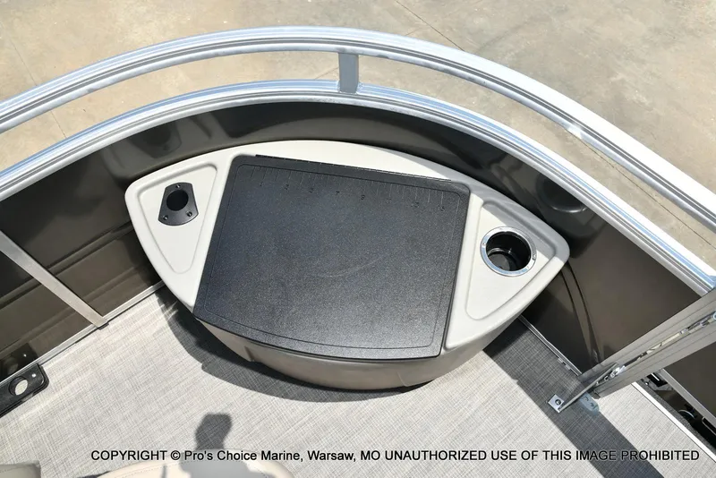 Slide: The Image of Sun Tracker Fishin' Barge 20 DLX 2025 - 19