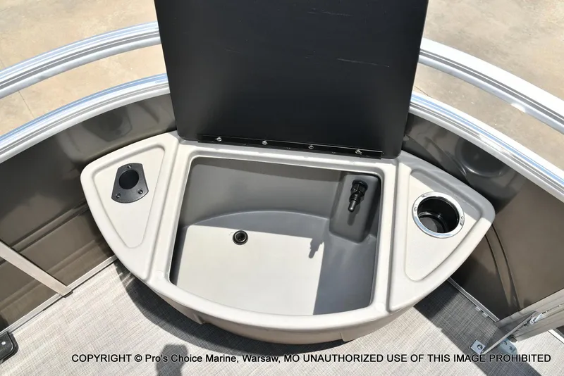 Slide: The Image of Sun Tracker Fishin' Barge 20 DLX 2025 - 20