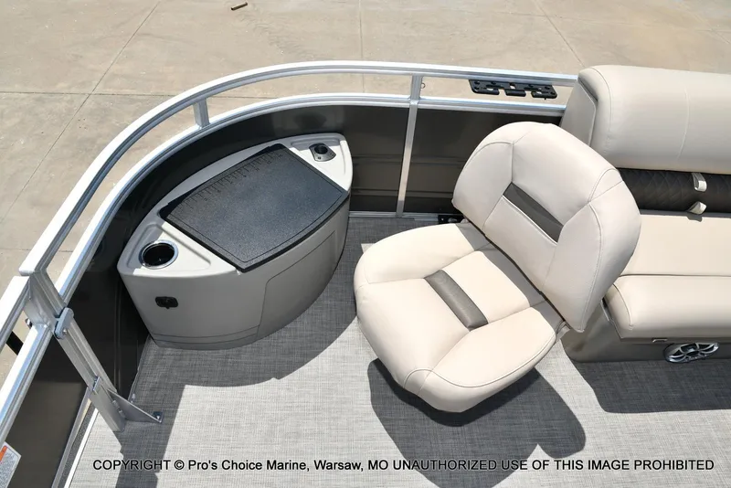 Slide: The Image of Sun Tracker Fishin' Barge 20 DLX 2025 - 22