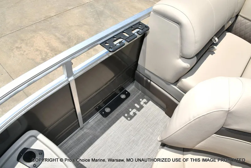 Slide: The Image of Sun Tracker Fishin' Barge 20 DLX 2025 - 25