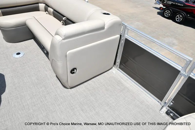 Slide: The Image of Sun Tracker Fishin' Barge 20 DLX 2025 - 26