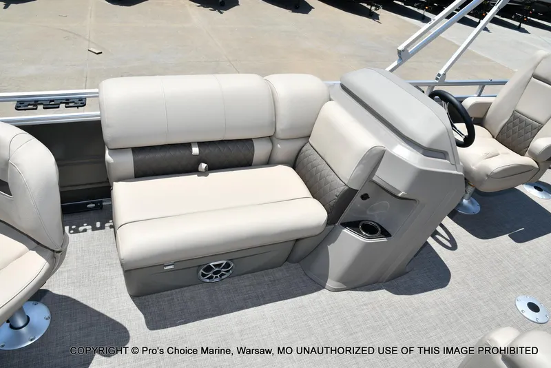 Slide: The Image of Sun Tracker Fishin' Barge 20 DLX 2025 - 28