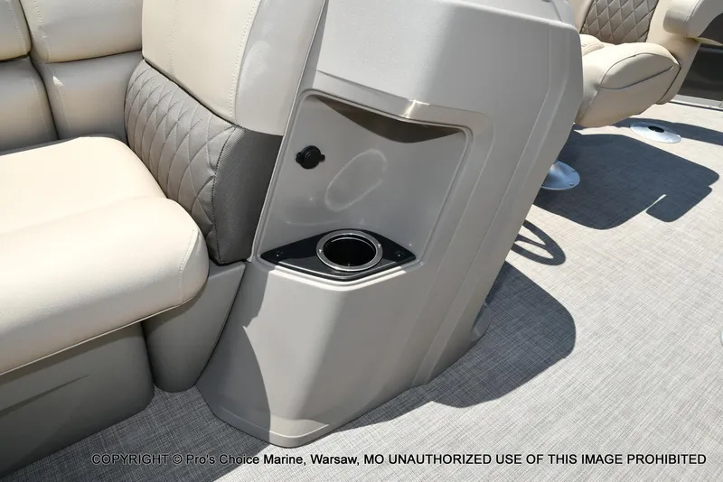 Slide: The Image of Sun Tracker Fishin' Barge 20 DLX 2025 - 31