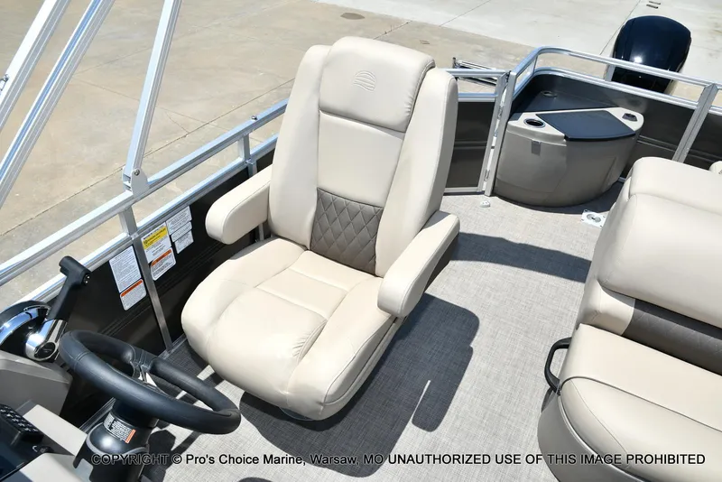 Slide: The Image of Sun Tracker Fishin' Barge 20 DLX 2025 - 36