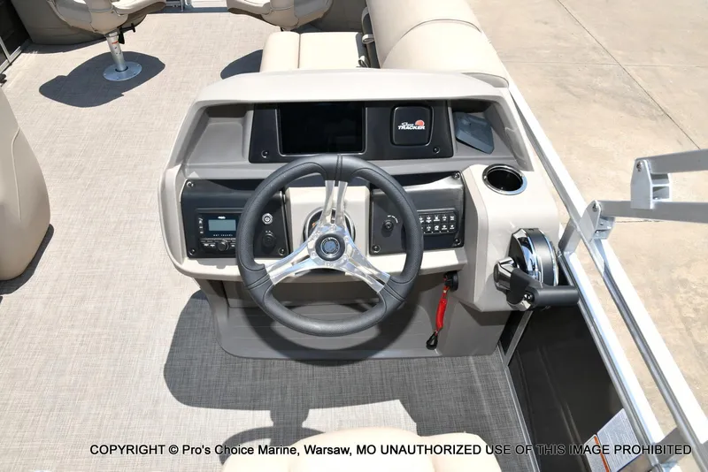 Slide: The Image of Sun Tracker Fishin' Barge 20 DLX 2025 - 38