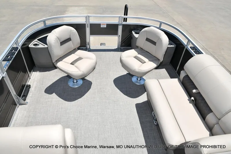 Slide: The Image of Sun Tracker Fishin' Barge 20 DLX 2025 - 4