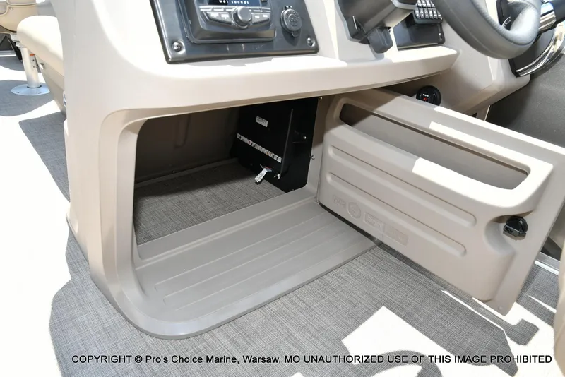 Slide: The Image of Sun Tracker Fishin' Barge 20 DLX 2025 - 46