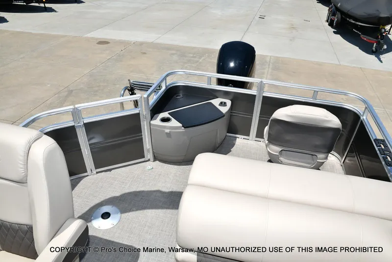 Slide: The Image of Sun Tracker Fishin' Barge 20 DLX 2025 - 47