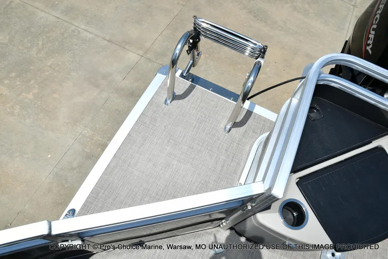 Slide: The Image of Sun Tracker Fishin' Barge 20 DLX 2025 - 48