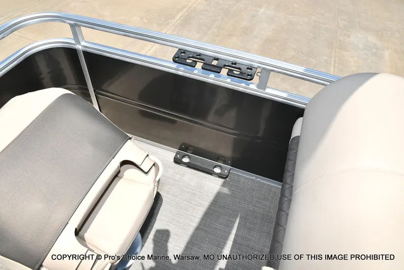 Slide: The Image of Sun Tracker Fishin' Barge 20 DLX 2025 - 51