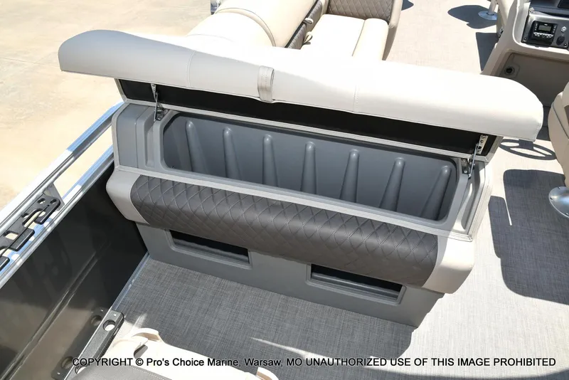 Slide: The Image of Sun Tracker Fishin' Barge 20 DLX 2025 - 52