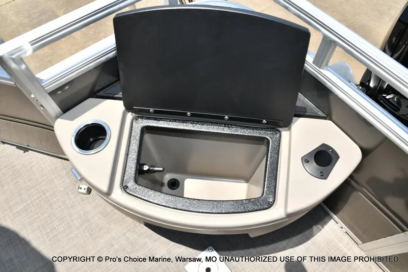 Slide: The Image of Sun Tracker Fishin' Barge 20 DLX 2025 - 55