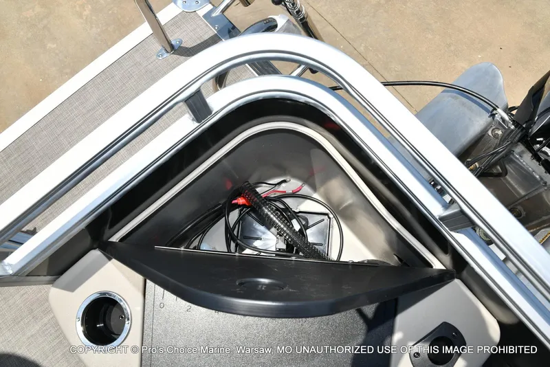 Slide: The Image of Sun Tracker Fishin' Barge 20 DLX 2025 - 56